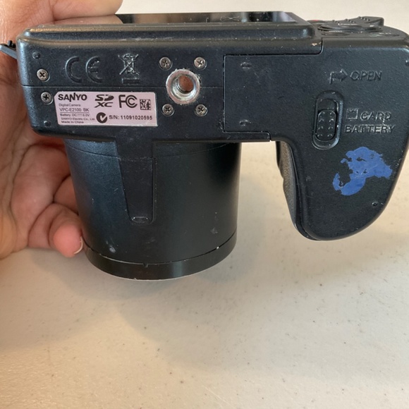 Sanyo VPC-E2100 Digital Camera For Parts Only - Picture 5 of 15